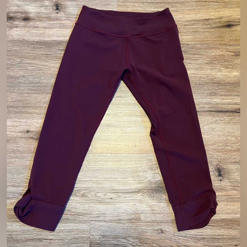 Beyond Yoga Maroon Cropped Side Twist Leggings Size Small